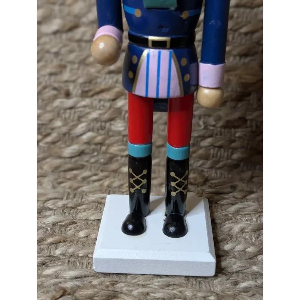 CHRISTMAS NUTCRACKER KING HOLIDAY DECOR 10
